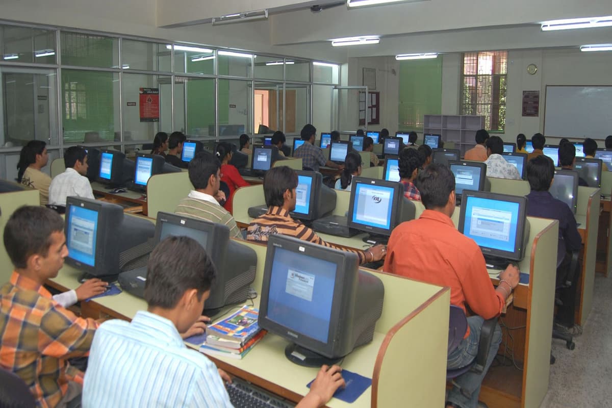 COMPUTER LAB / SMART ROOM